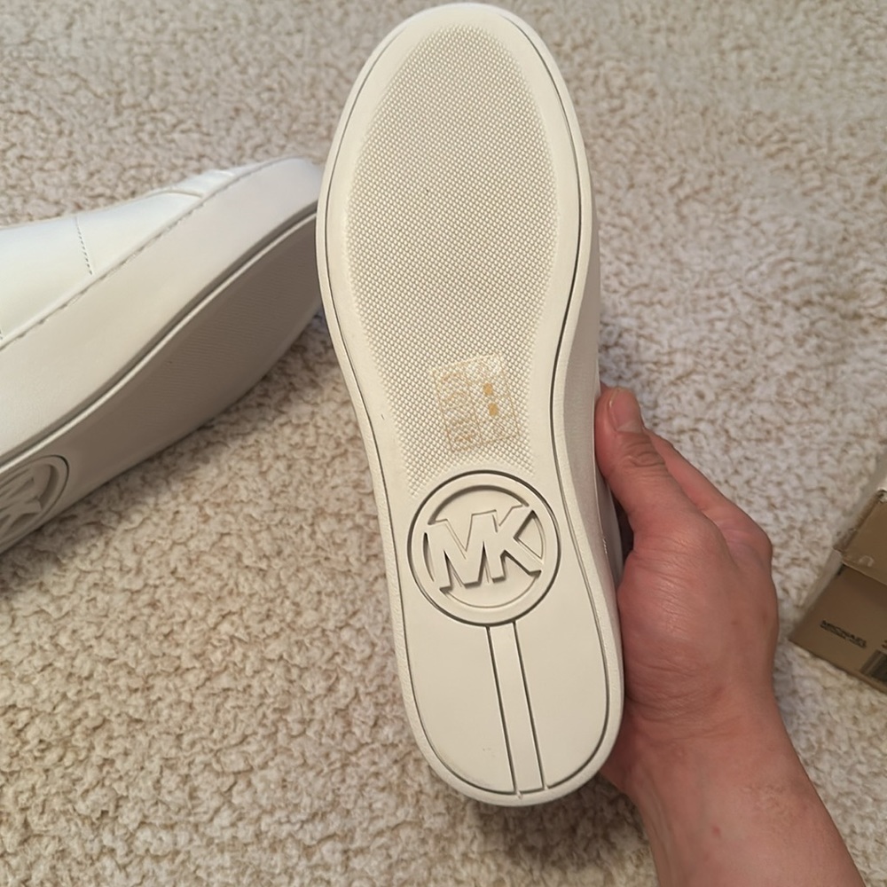 Michael Kors Sneakers - Picture 2 of 4